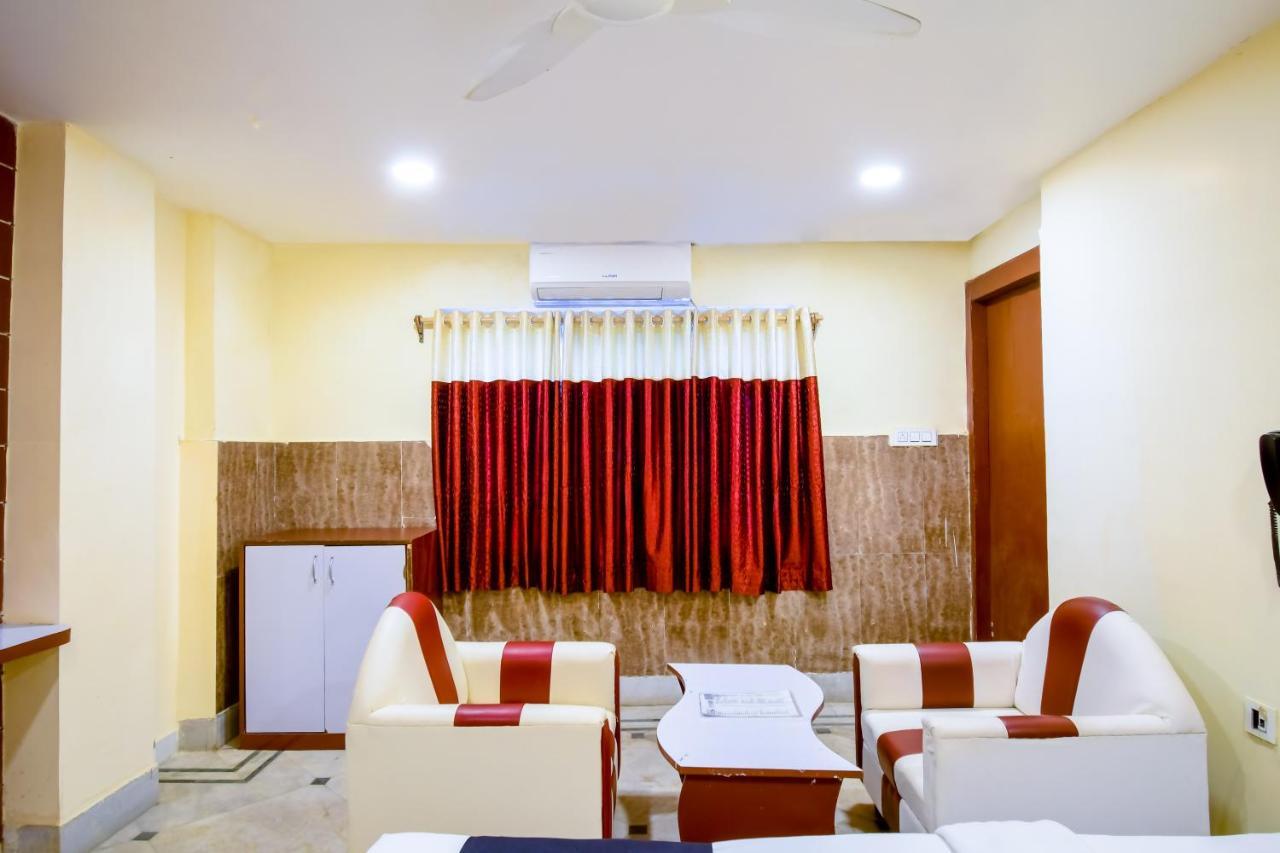 The Red Stone Hotel 3*