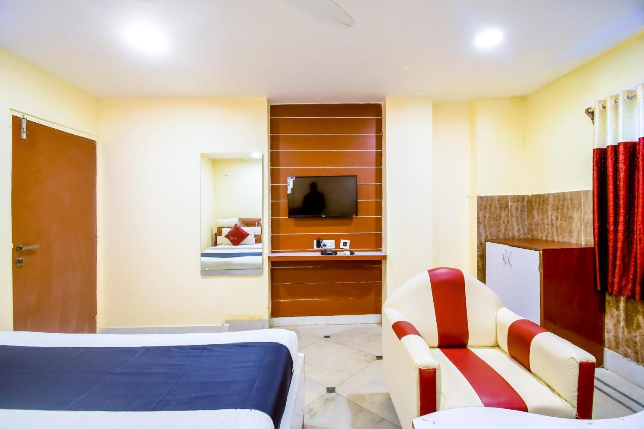 The Red Stone Hotel Kolkata